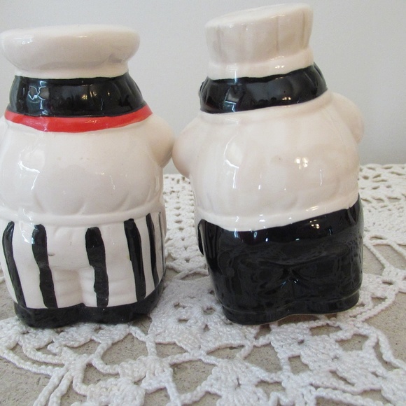 Chef Ceramic Salt/Pepper shakers - Picture 2 of 5